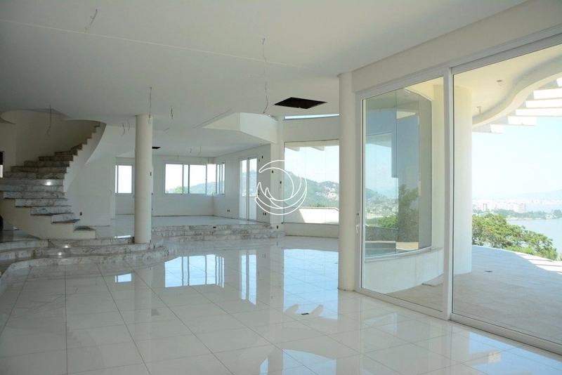 Casa com 8 dormitórios no João Paulo: 3ª foto da galeria de imagens do imóvel