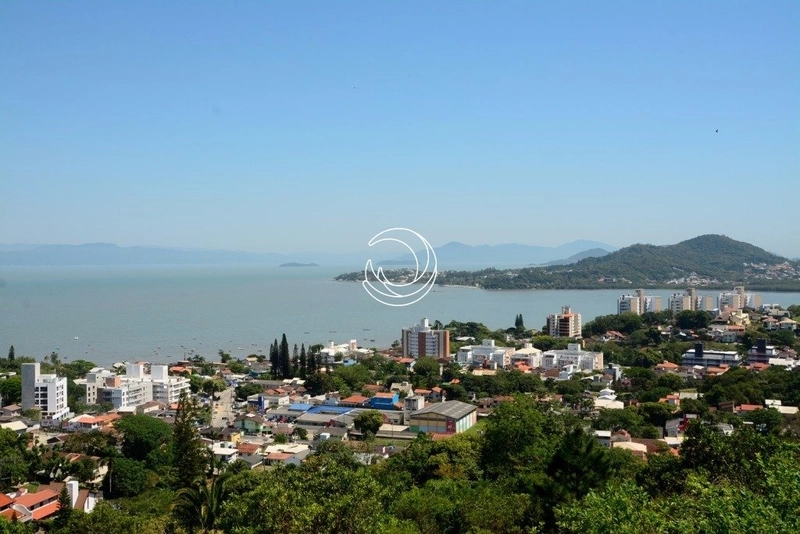 Casa com 8 dormitórios no João Paulo: 13ª foto da galeria de imagens do imóvel