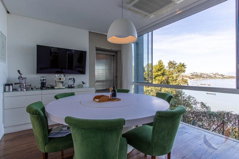 Casa com 6 suítes no Cacupé: 30ª foto da galeria de imagens do imóvel