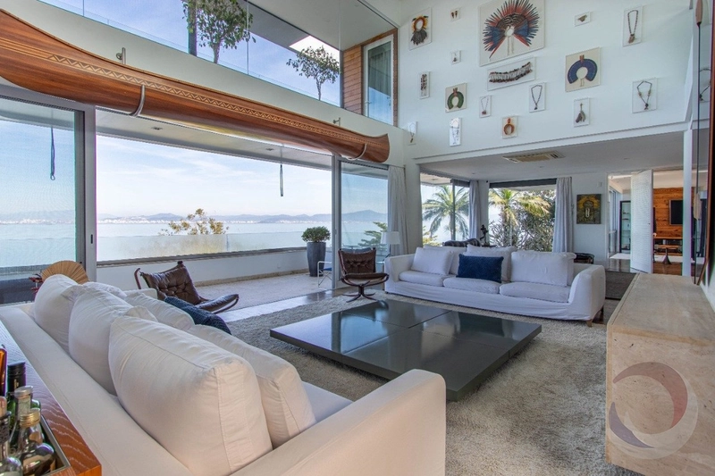 Casa com 6 suítes no Cacupé: 3ª foto da galeria de imagens do imóvel