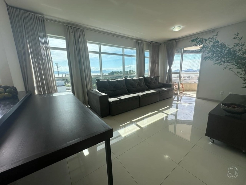Apartamento com 1 suíte e 2 demi suítes na Agronômica: 4ª foto da galeria de imagens do imóvel