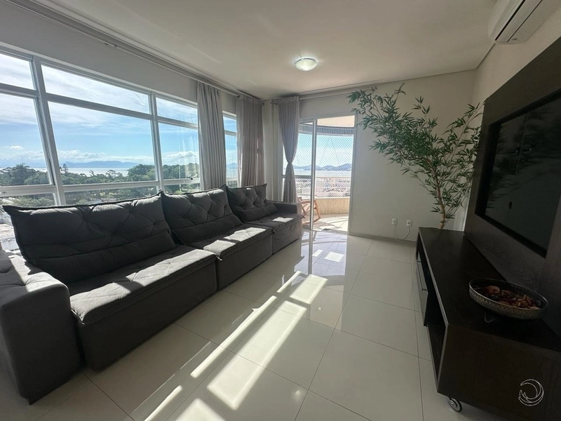 Apartamento com 1 suíte e 2 demi suítes na Agronômica: 2ª foto da galeria de imagens do imóvel