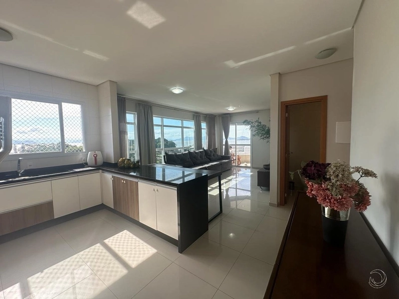 Apartamento com 1 suíte e 2 demi suítes na Agronômica: 3ª foto da galeria de imagens do imóvel