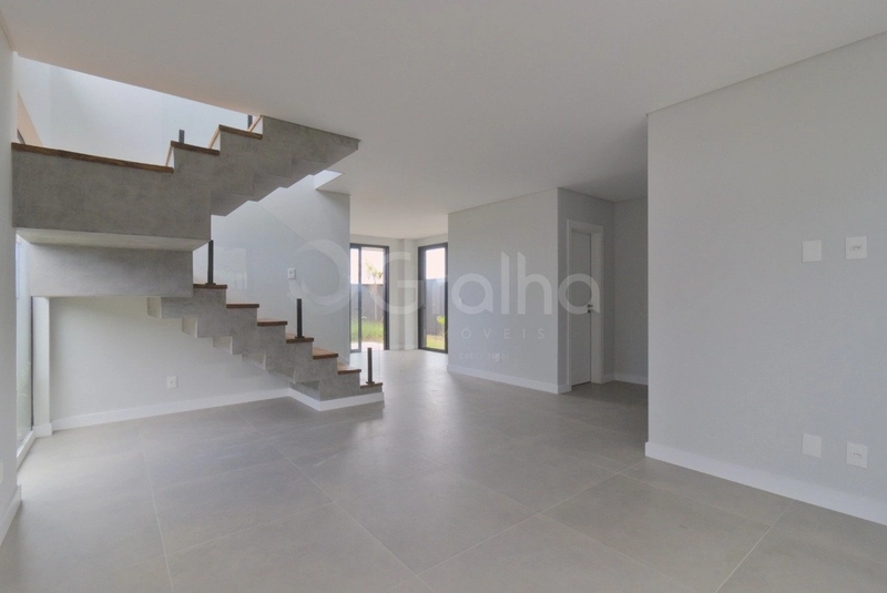 Casa com 3 dormitórios na Lagoa da Conceição: 2ª foto da galeria de imagens do imóvel