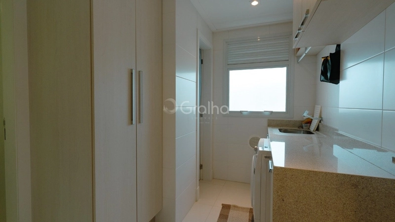 Apartamento com 3 suítes na Agronômica: 8ª foto da galeria de imagens do imóvel