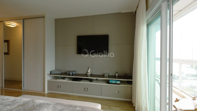 Apartamento com 3 suítes na Agronômica: 15ª foto da galeria de imagens do imóvel