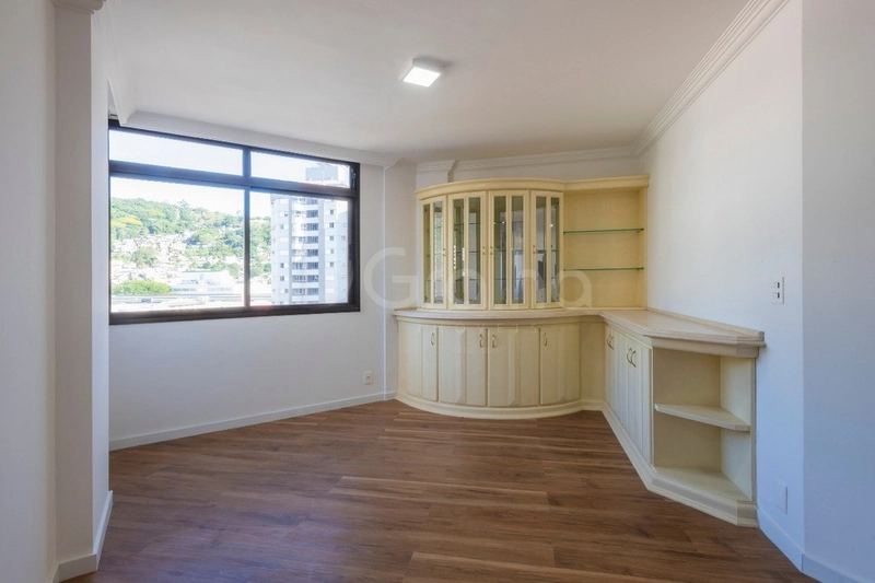 Apartamento com 3 suítes no Centro: 4ª foto da galeria de imagens do imóvel