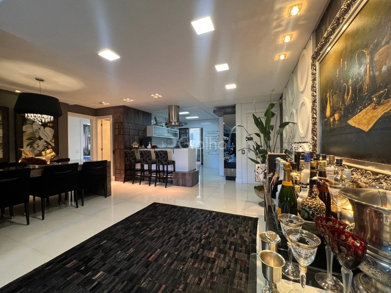 Apartamento com 3 suítes na Agronômica: 6ª foto da galeria de imagens do imóvel