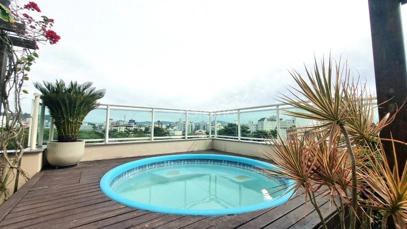 Cobertura com 3 dormitórios em Canasvieiras: 2ª foto da galeria de imagens do imóvel