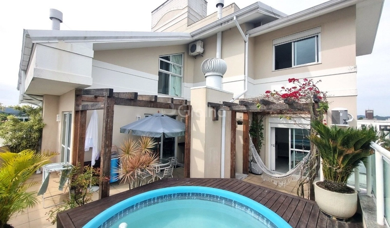 Cobertura com 3 dormitórios em Canasvieiras