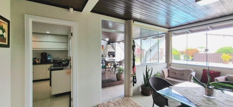 Casa com 4 dormitórios no Córrego Grande: 7ª foto da galeria de imagens do imóvel