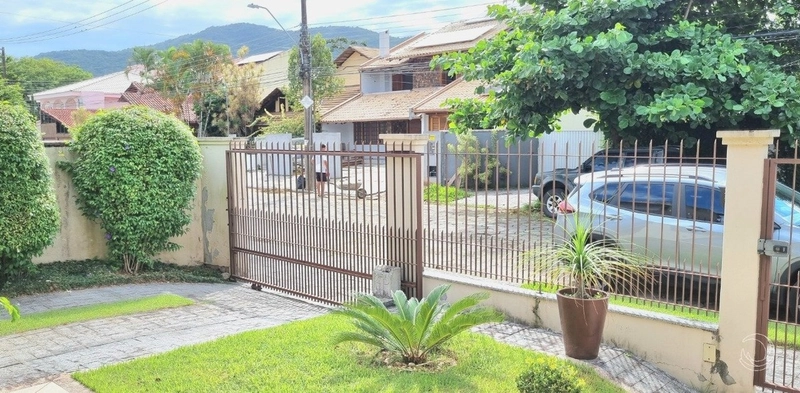 Casa com 4 dormitórios no Córrego Grande: 25ª foto da galeria de imagens do imóvel