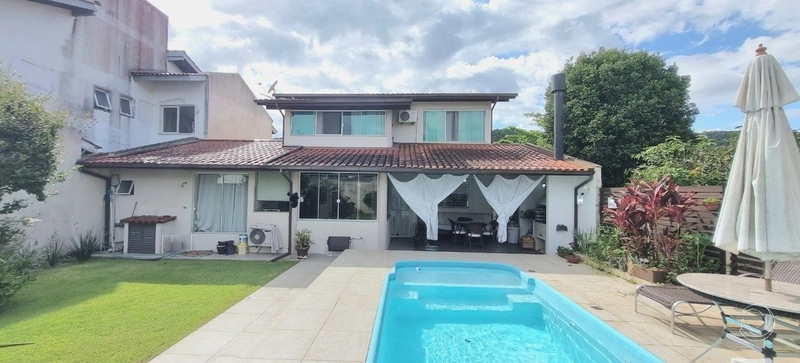 Casa com 4 dormitórios no Córrego Grande: 10ª foto da galeria de imagens do imóvel