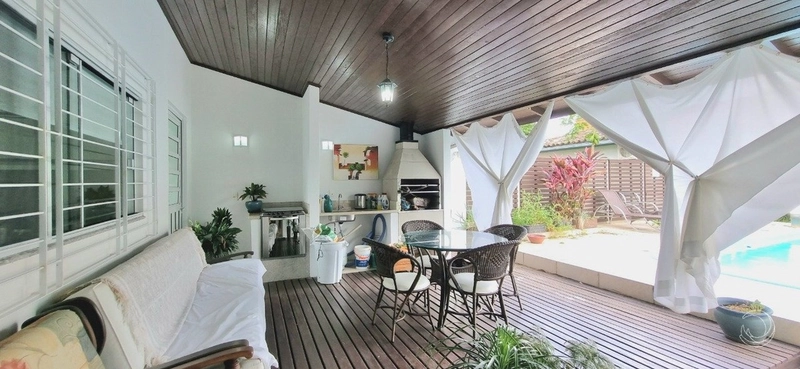 Casa com 4 dormitórios no Córrego Grande