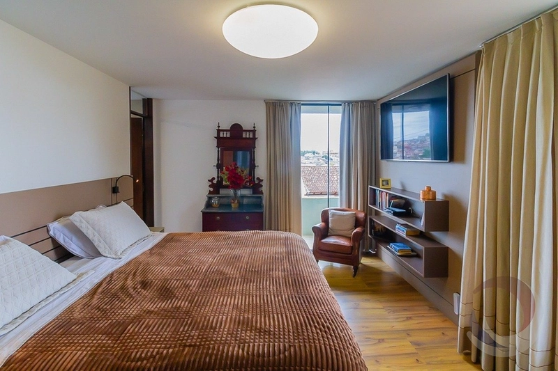 Casa com 4 dormitórios na Agronômica: 23ª foto da galeria de imagens do imóvel