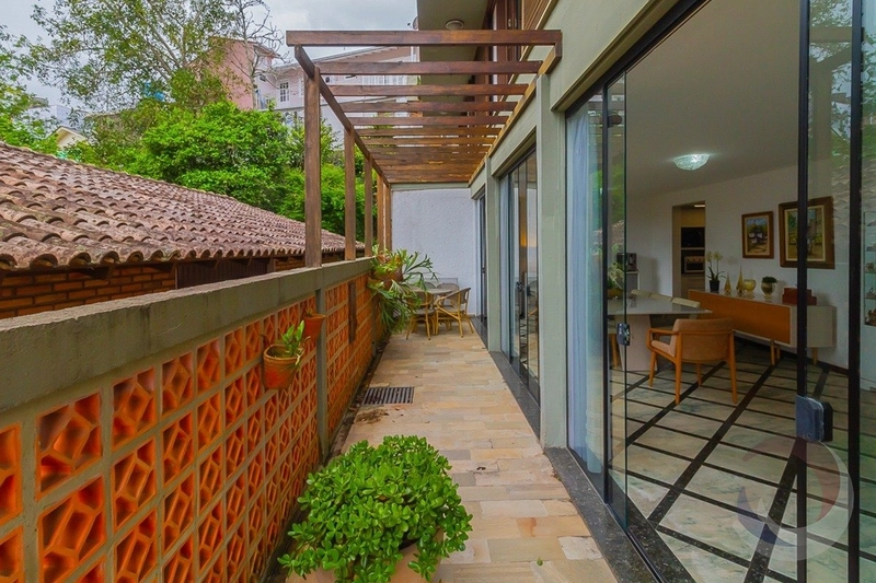 Casa com 4 dormitórios na Agronômica: 16ª foto da galeria de imagens do imóvel