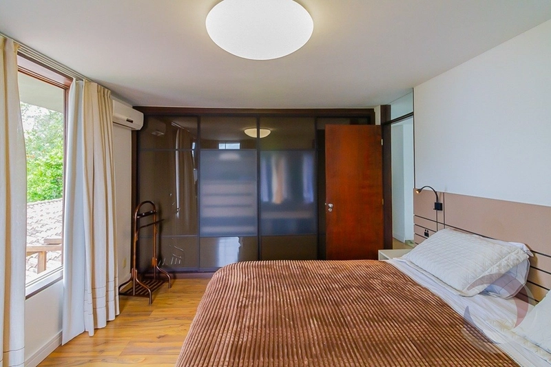 Casa com 4 dormitórios na Agronômica: 20ª foto da galeria de imagens do imóvel