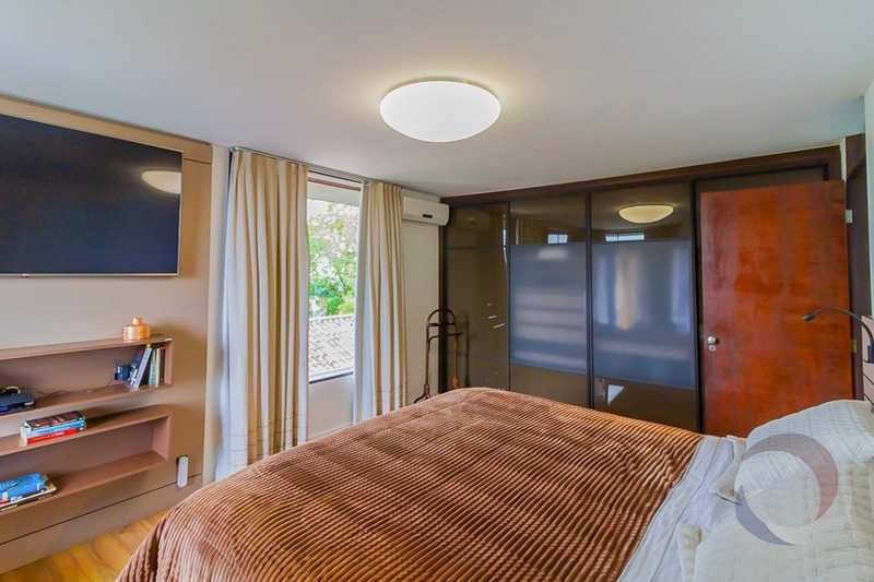 Casa com 4 dormitórios na Agronômica: 21ª foto da galeria de imagens do imóvel