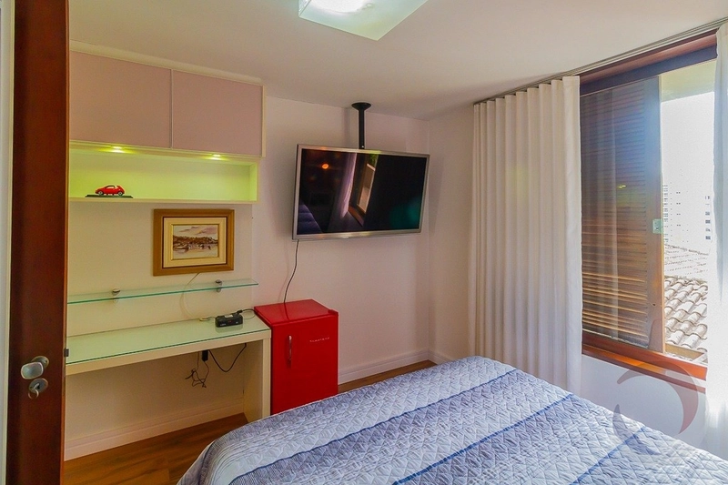 Casa com 4 dormitórios na Agronômica: 34ª foto da galeria de imagens do imóvel