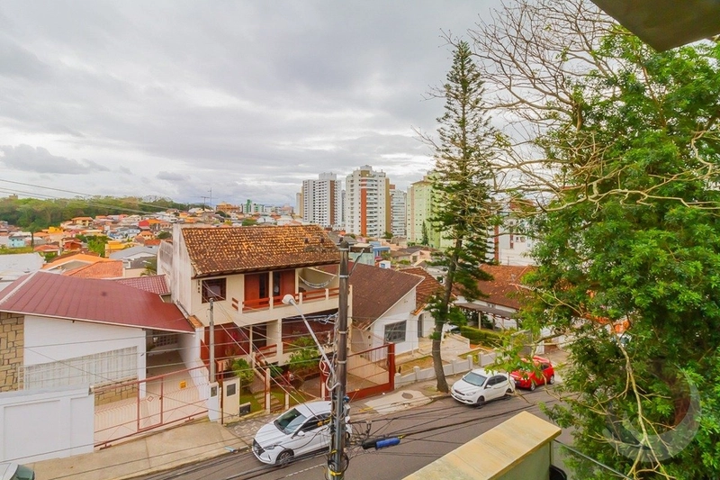 Casa com 4 dormitórios na Agronômica: 25ª foto da galeria de imagens do imóvel