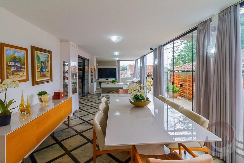 Casa com 4 dormitórios na Agronômica: 12ª foto da galeria de imagens do imóvel