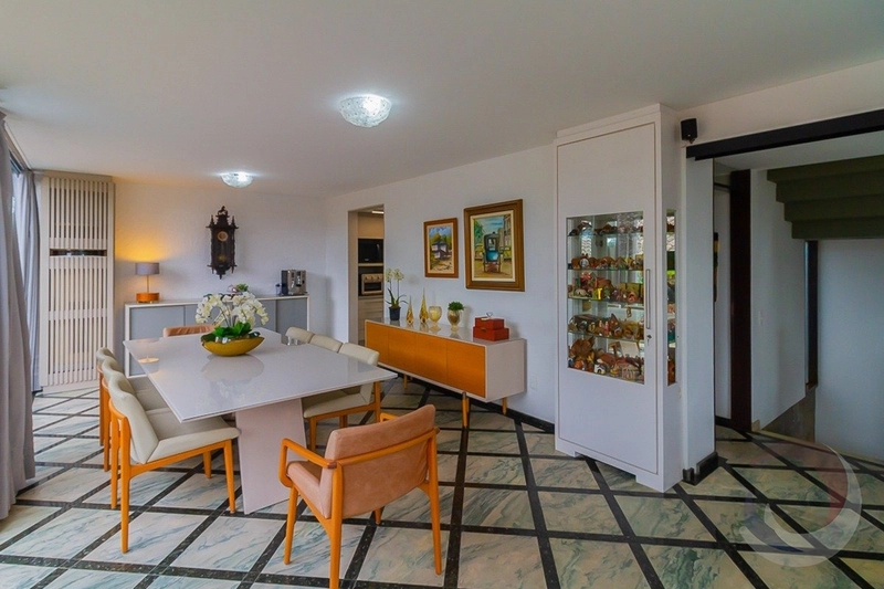 Casa com 4 dormitórios na Agronômica: 11ª foto da galeria de imagens do imóvel