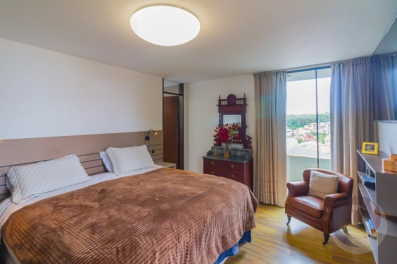 Casa com 4 dormitórios na Agronômica: 24ª foto da galeria de imagens do imóvel