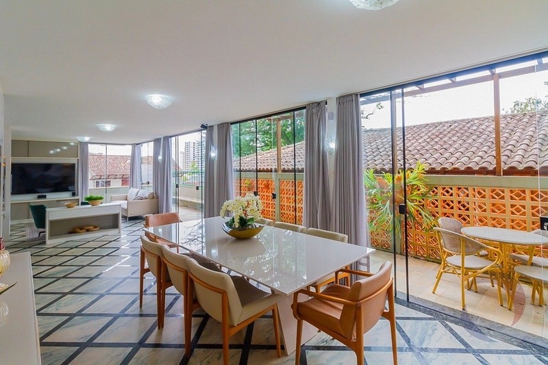 Casa com 4 dormitórios na Agronômica: 13ª foto da galeria de imagens do imóvel