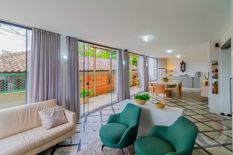 Casa com 4 dormitórios na Agronômica: 9ª foto da galeria de imagens do imóvel