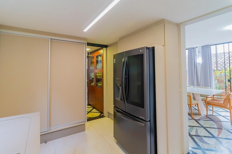 Casa com 4 dormitórios na Agronômica: 19ª foto da galeria de imagens do imóvel