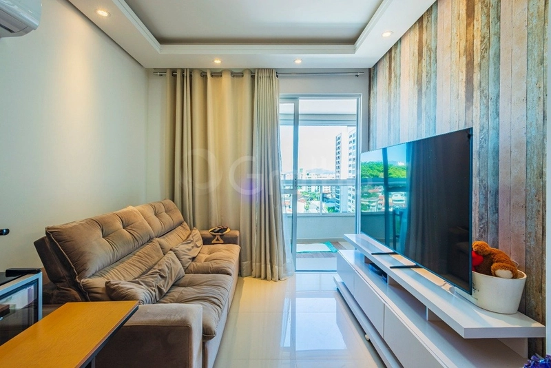 Apartamento com 2 suítes na Agronômica