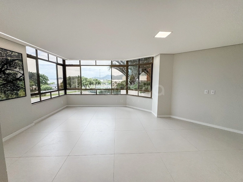 Apartamento com 3 suítes na Beira Mar, Florianóplis