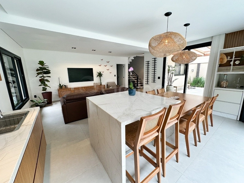 Casa alto padrão com 5 dormitórios no Campeche, Florianópolis: 2ª foto da galeria de imagens do imóvel