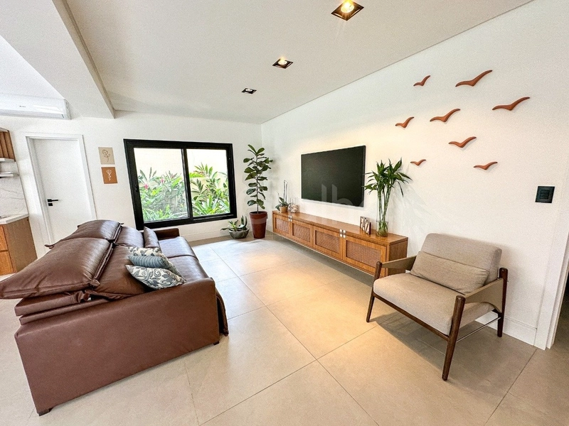 Casa alto padrão com 5 dormitórios no Campeche, Florianópolis