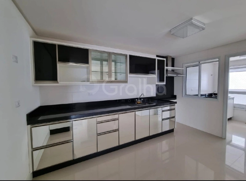 Apartamento com 3 quartos sendo 2 suítes no Estreito