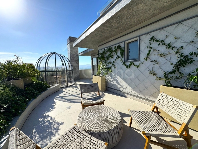 Apartamento com 3 suítes em Jurerê