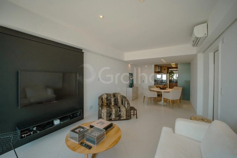 Apartamento com 3 dormitórios, sendo 1 suíte na Beira Mar: 2ª foto da galeria de imagens do imóvel