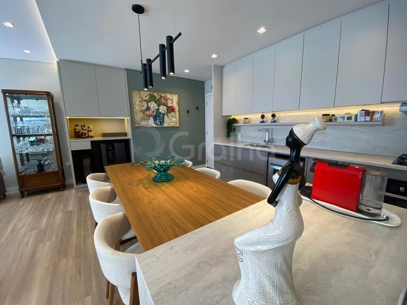 Apartamento com 2 dormitórios, sendo 1 suíte, no Centro: 2ª foto da galeria de imagens do imóvel