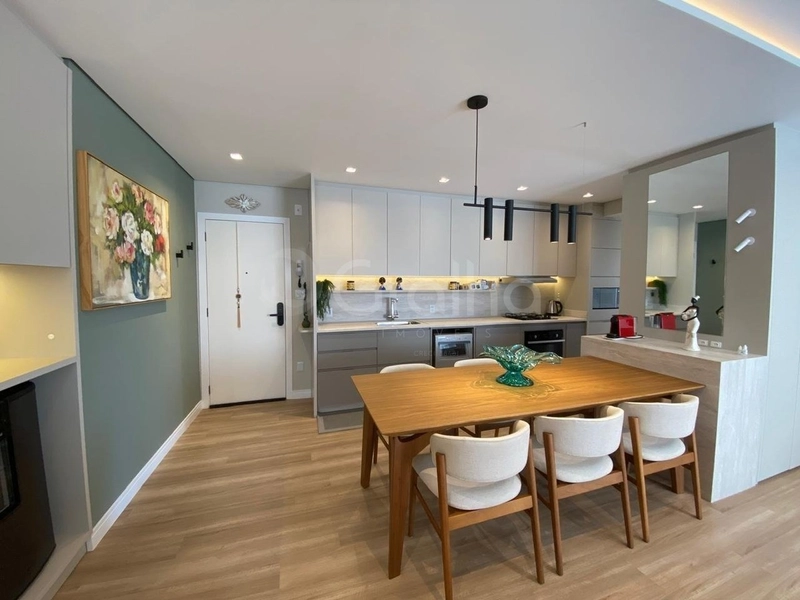 Apartamento com 2 dormitórios, sendo 1 suíte, no Centro