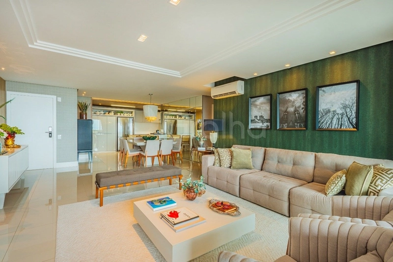 Apartamento com 4 suítes no Centro