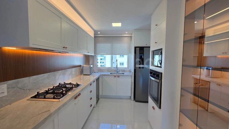 Apartamento com 3 suítes na Agronômica: 8ª foto da galeria de imagens do imóvel