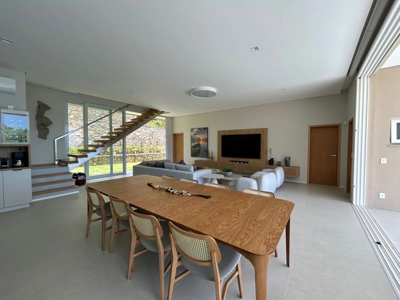 Casa residencial com 4 suítes na Praia Brava