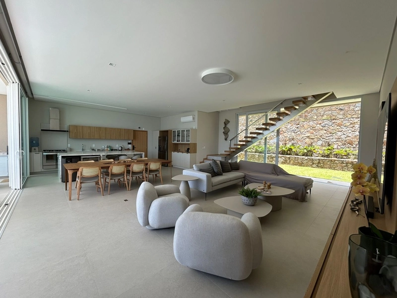 Casa residencial com 4 suítes na Praia Brava: 2ª foto da galeria de imagens do imóvel