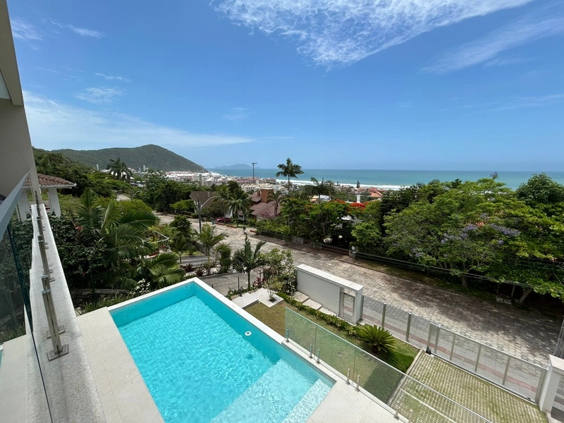Casa residencial com 4 suítes na Praia Brava: 3ª foto da galeria de imagens do imóvel