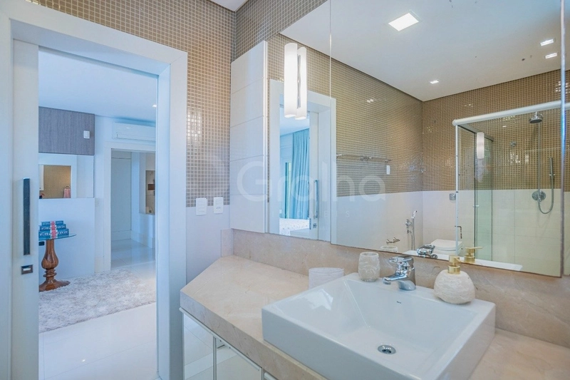 Casa com 6 dormitórios, sendo 5 suítes, em Jurerê Internacional: 25ª foto da galeria de imagens do imóvel