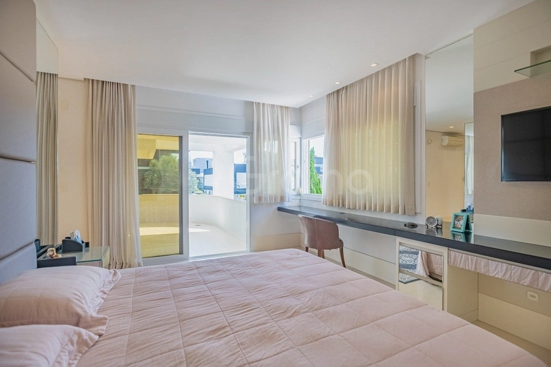 Casa com 6 dormitórios, sendo 5 suítes, em Jurerê Internacional: 16ª foto da galeria de imagens do imóvel