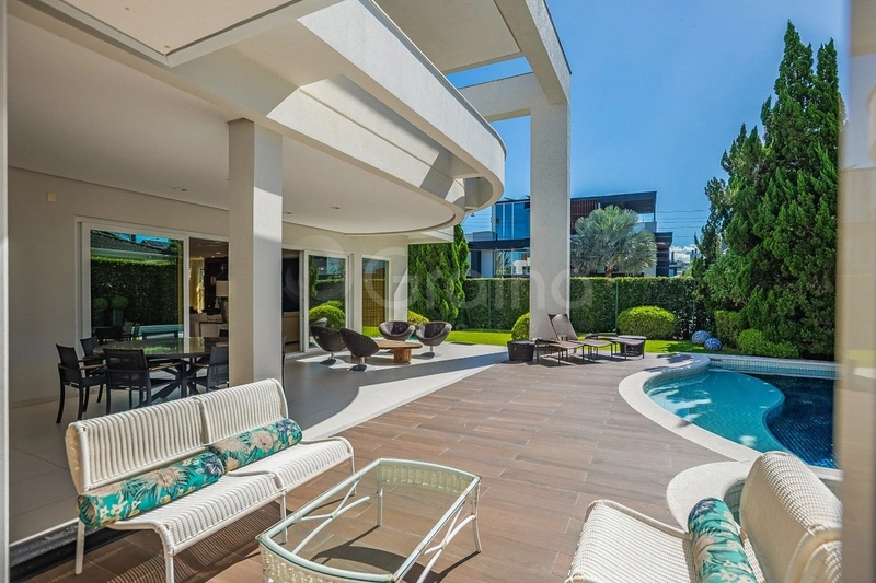 Casa com 6 dormitórios, sendo 5 suítes, em Jurerê Internacional: 31ª foto da galeria de imagens do imóvel