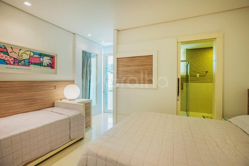 Casa com 6 dormitórios, sendo 5 suítes, em Jurerê Internacional: 27ª foto da galeria de imagens do imóvel