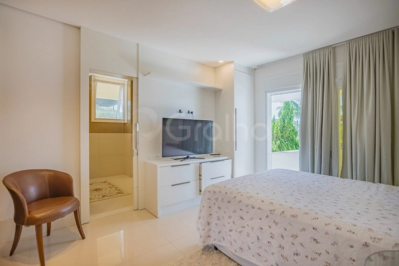 Casa com 6 dormitórios, sendo 5 suítes, em Jurerê Internacional: 24ª foto da galeria de imagens do imóvel