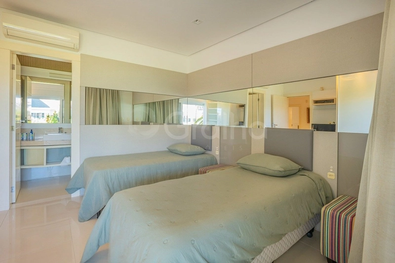 Casa com 6 dormitórios, sendo 5 suítes, em Jurerê Internacional: 36ª foto da galeria de imagens do imóvel